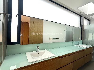 Apartamento de 2 alcobas en venta en Chico Virrey, Bogotá, 215 m² · foto 9 de 14