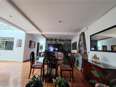 Casa de 5 alcobas en venta en Barrio La Cabaña, Armenia, 256 m² · foto 2 de 20