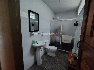 Casa de 5 alcobas en venta en Barrio La Cabaña, Armenia, 256 m² · foto 11 de 20
