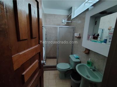 Casa de 5 alcobas en venta en Barrio La Cabaña, Armenia, 256 m² · foto 15 de 20