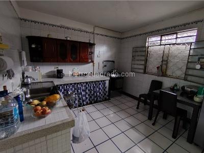 Casa de 5 alcobas en venta en Barrio La Cabaña, Armenia, 256 m² · foto 16 de 20
