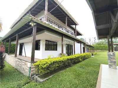 Casa de 5 alcobas en venta en Puerto Espejo, Armenia, 340 m² · foto 2 de 20