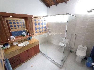 Casa de 4 alcobas en venta en Via Aeropuerto El Eden, Armenia, 350 m² · foto 12 de 20