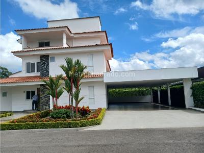 Casa de 5 alcobas en venta en Pueblo Tapao, Armenia, 920 m² · foto 2 de 20