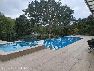 Casa de 4 alcobas en venta en Via Circasia, Armenia, 300 m² · foto 2 de 20