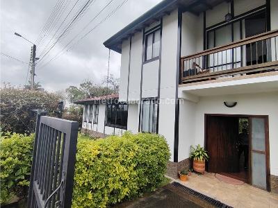 Casa de 4 alcobas en venta en Kilometro 1 Via Armenia, Armenia, 1810 m² · foto 2 de 20