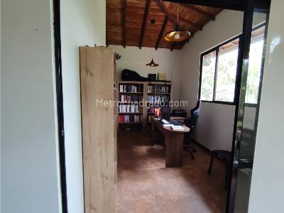 Casa de 4 alcobas en venta en Kilometro 1 Via Armenia, Armenia, 1810 m² · foto 12 de 20