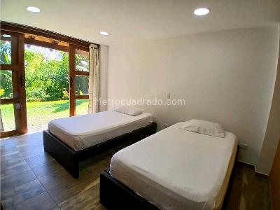 Casa de 5 alcobas en venta en Km 1 Via Armenia Montenegro, Armenia, 440 m² · foto 5 de 20