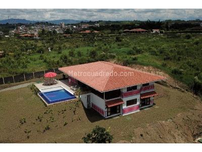Casa de 5 alcobas en venta en Km 1 Via Armenia Montenegro, Armenia, 440 m² · foto 8 de 20