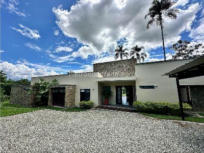 Casa de 5 alcobas en venta en Km 1 5 Via Club Campestre, Armenia, 500 m² · foto 2 de 20