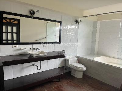 Casa de 4 alcobas en venta en Pueblo Tapao, Armenia, 310 m² · foto 19 de 20