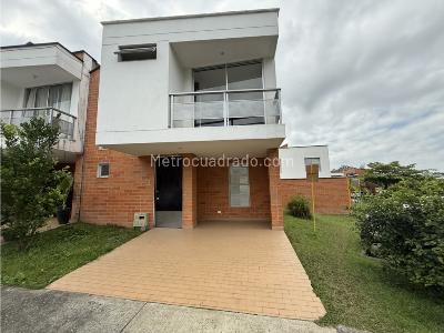 Casa de 3 alcobas en venta en Via El Eden, Armenia, 100 m² · foto 2 de 20