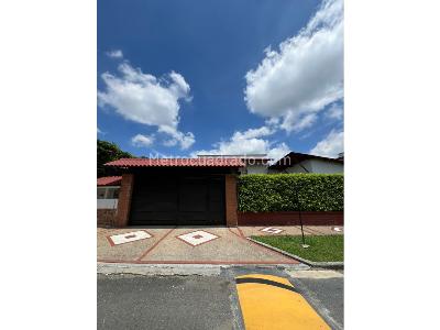 Casa de 5 alcobas en venta en Km 1 5 Via Al Aeropuerto, Armenia, 400 m² · foto 2 de 20