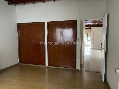 Casa de 4 alcobas en venta en Los Colores, Medellín, 305 m² · foto 17 de 20
