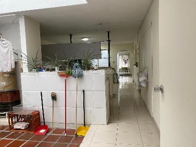 Casa de 4 alcobas en venta en Los Colores, Medellín, 305 m² · foto 4 de 20