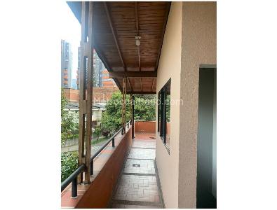 Casa de 5 alcobas en venta en La Castellana, Medellín, 360 m² · foto 4 de 11