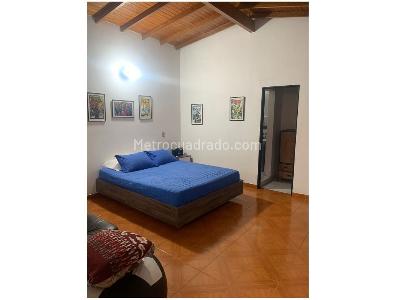 Casa de 5 alcobas en venta en La Castellana, Medellín, 360 m² · foto 7 de 11