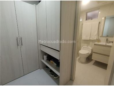 Apartamento de 3 alcobas en venta en La Castellana, Medellín, 146 m² · foto 10 de 18