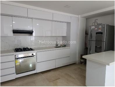 Apartamento de 3 alcobas en venta en La Castellana, Medellín, 146 m² · foto 2 de 18