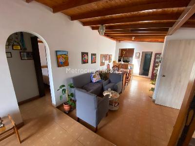 Apartamento en venta en La Floresta, Medellín · foto 2 de 19