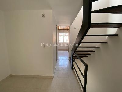 Casa de 3 alcobas en venta en Rodeo Alto, Medellín, 69 m² · foto 2 de 19
