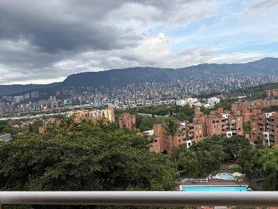 Apartamento de 3 alcobas en venta en Belen Loma De Los Bernal, Medellín, 81 m² · foto 2 de 20