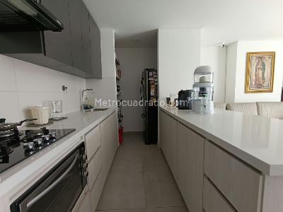 Apartamento de 3 alcobas en venta en Los Colores, Medellín, 88 m² · foto 10 de 12