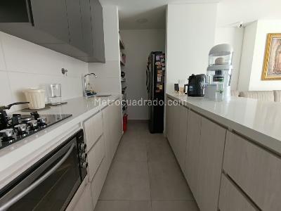 Apartamento de 3 alcobas en venta en Los Colores, Medellín, 88 m² · foto 9 de 12