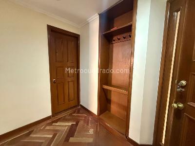 Apartamento de 3 alcobas en venta en San Patricio, Bogotá, 204 m² · foto 6 de 17