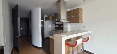 Apartamento de 2 alcobas en venta en Santa Barbara Central, Bogotá, 70 m² · foto 2 de 6