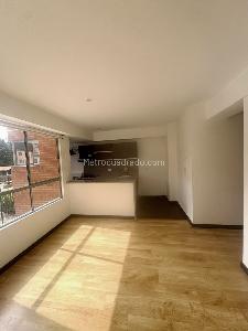 Apartamento de 3 alcobas en venta en San Antonio Norte, Bogotá, 72 m² · foto 2 de 20