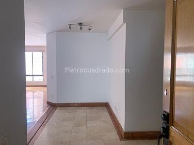 Apartamento de 3 alcobas en venta en San Patricio Usaquen, Bogotá, 140 m² · foto 2 de 19