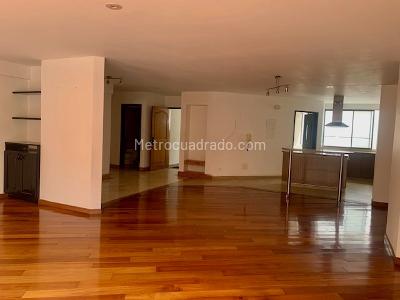Apartamento de 3 alcobas en venta en San Patricio Usaquen, Bogotá, 140 m² · foto 4 de 19