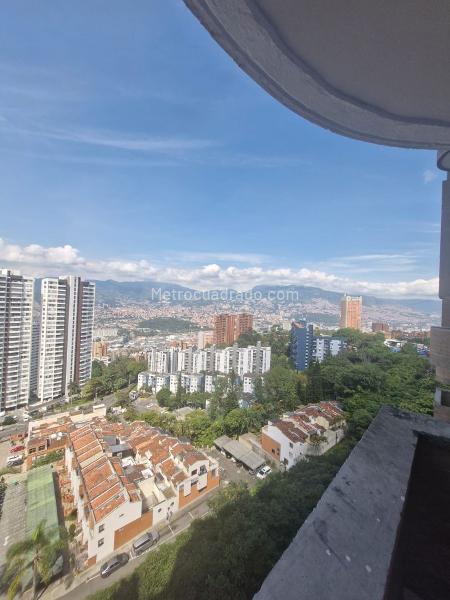 3BR Apartment with City View in El Poblado - 2