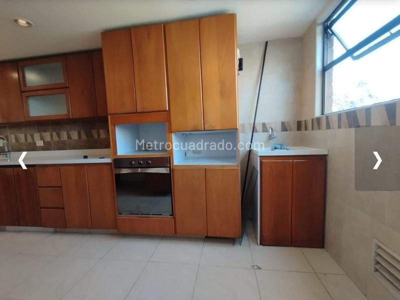 Modern 3BR Apartment in Loma Los Parra - 3