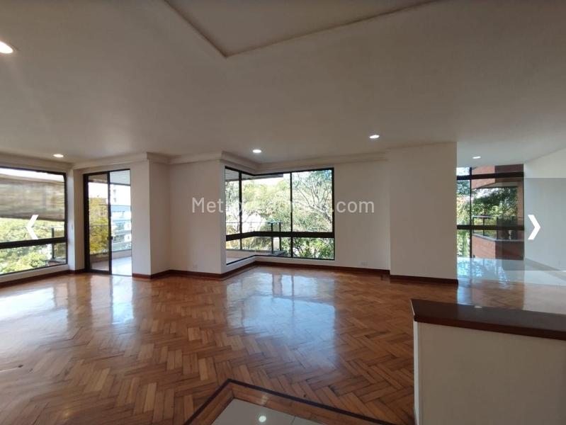Modern 3BR Apartment in Loma Los Parra - 6