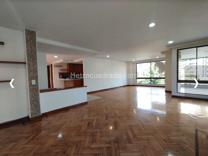 Modern 3BR Apartment in Loma Los Parra - 5