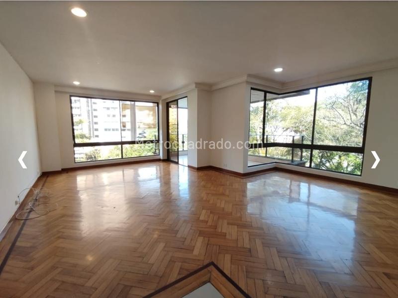 Modern 3BR Apartment in Loma Los Parra - 7