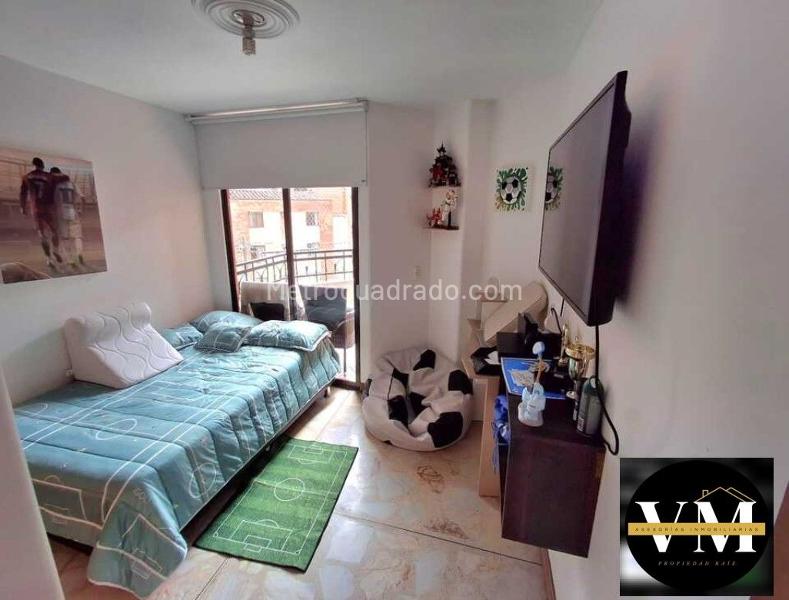 Apartamento Amplio de 4 Alcobas con Balcón en Laureles - 6
