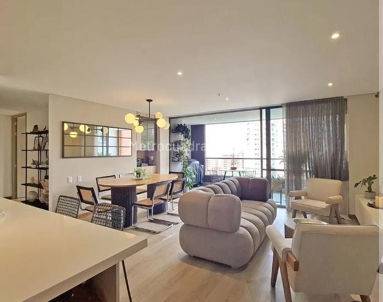 Apartamento de 3 Alcobas con Vista a la Ciudad en El Poblado - 2