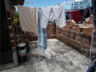Casa de 5 alcobas en venta en Robledo Aures, Medellín, 110 m² · foto 8 de 20