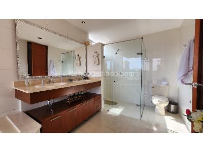 Apartamento de 4 alcobas en venta en Loma Benedictinos, Envigado, 261 m² · foto 3 de 20