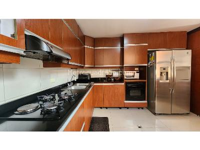 Apartamento de 4 alcobas en venta en Loma Benedictinos, Envigado, 261 m² · foto 4 de 20
