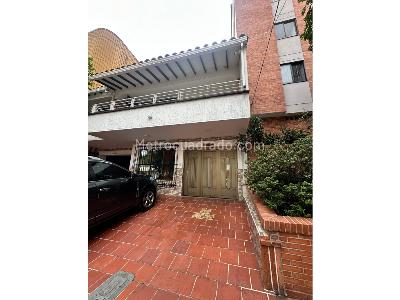 Casa de 4 alcobas en venta en Los Colores, Medellín, 229 m² · foto 2 de 18