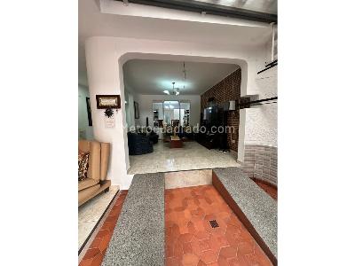 Casa de 4 alcobas en venta en Los Colores, Medellín, 229 m² · foto 3 de 18