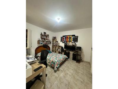 Casa de 4 alcobas en venta en Los Colores, Medellín, 229 m² · foto 15 de 18