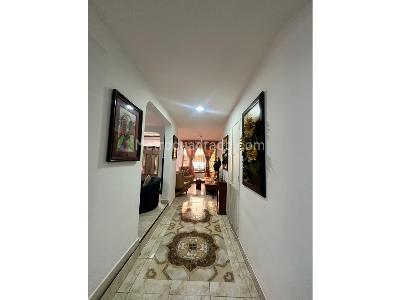 Casa de 4 alcobas en venta en Los Colores, Medellín, 229 m² · foto 16 de 18