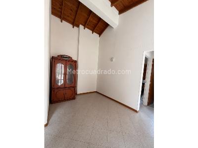 Apartamento de 2 alcobas en venta en Loma De Los Bernal, Medellín, 53 m² · foto 3 de 18