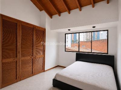 Apartamento de 2 alcobas en venta en Loma De Los Bernal, Medellín, 53 m² · foto 4 de 18