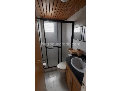 Apartamento de 2 alcobas en venta en Loma De Los Bernal, Medellín, 53 m² · foto 6 de 18